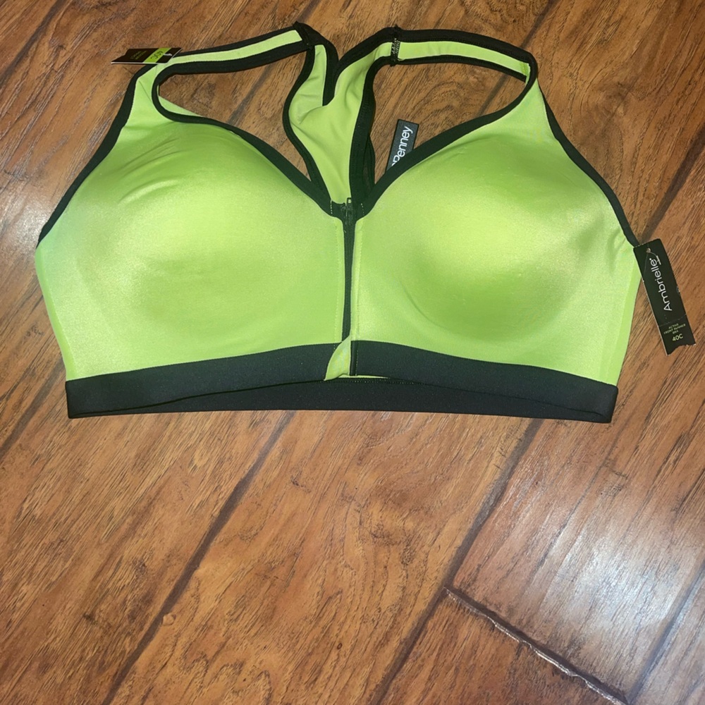 Ambrielle Sports Bras Green and Black Intimates 40c NWT